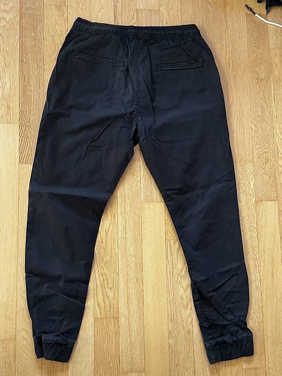 Hosen: Schwarze Hose – Gebraucht aus Dornach von jon_687v 1