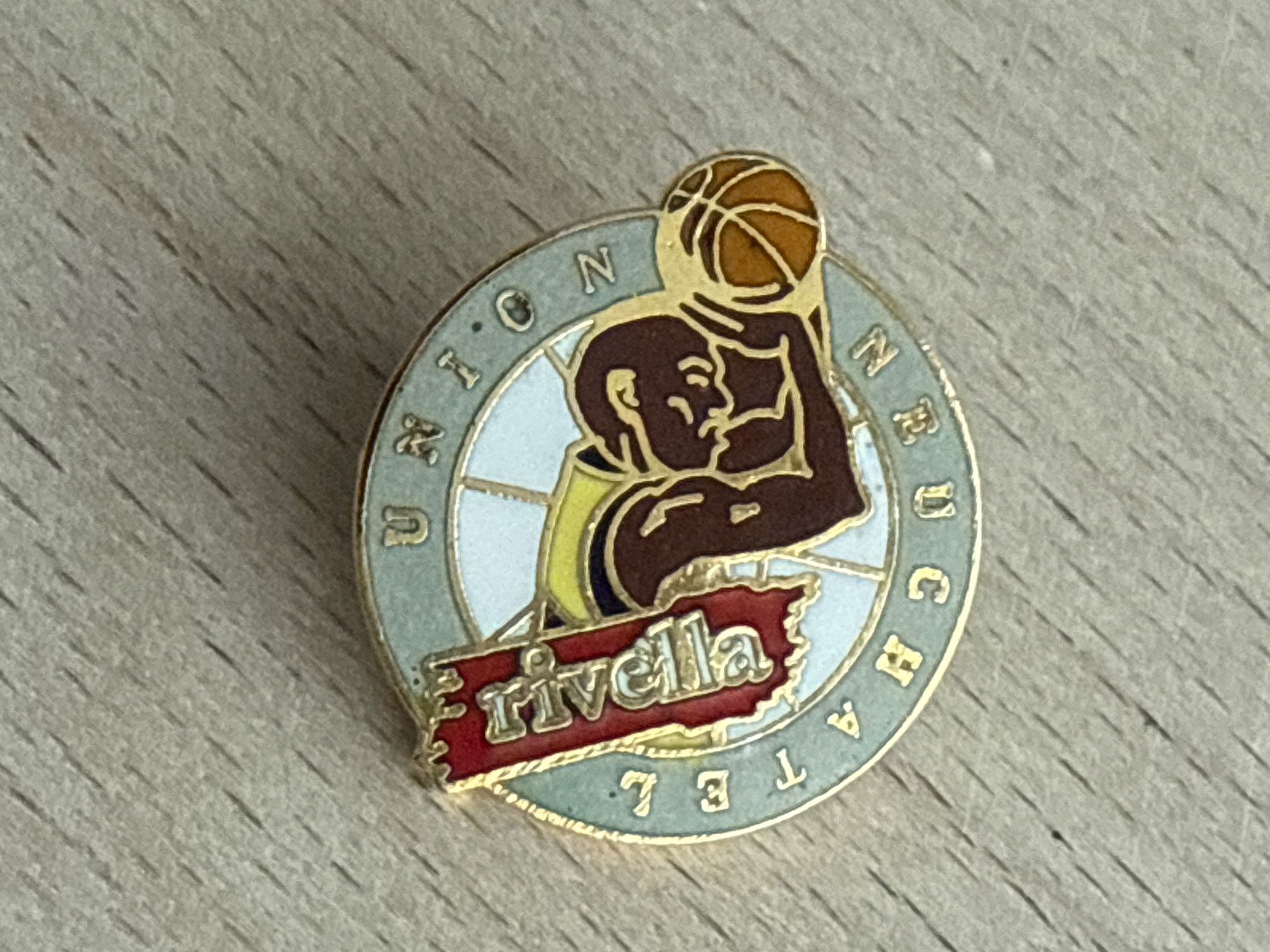 Placchette & Badge: Pin  Basketball  Union Neuchatel  Rivella – Usato da Glattbrugg venduto da Schweigmatt