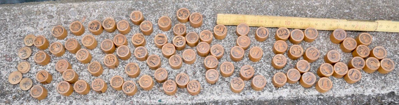 Giocattoli: antike HOLZ Fässchen Nummern ca. 2cm breit / 1cm tief – Usato da Pfaffhausen venduto da mono_rec 4
