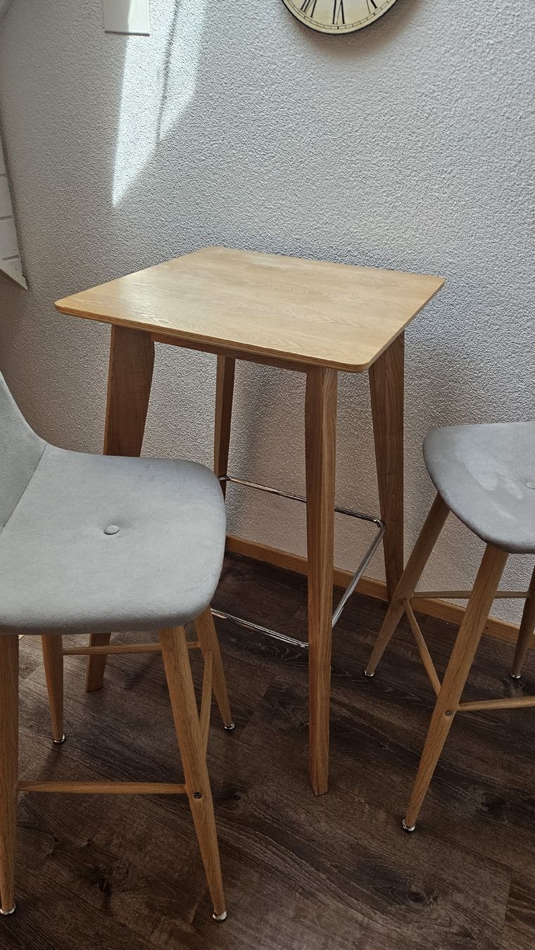 Set di tavolo e panche: Hochtisch + 2 Hochstühle – Nuovo (secondo la descrizione) da Busswil TG venduto da Elisabeth2004 2