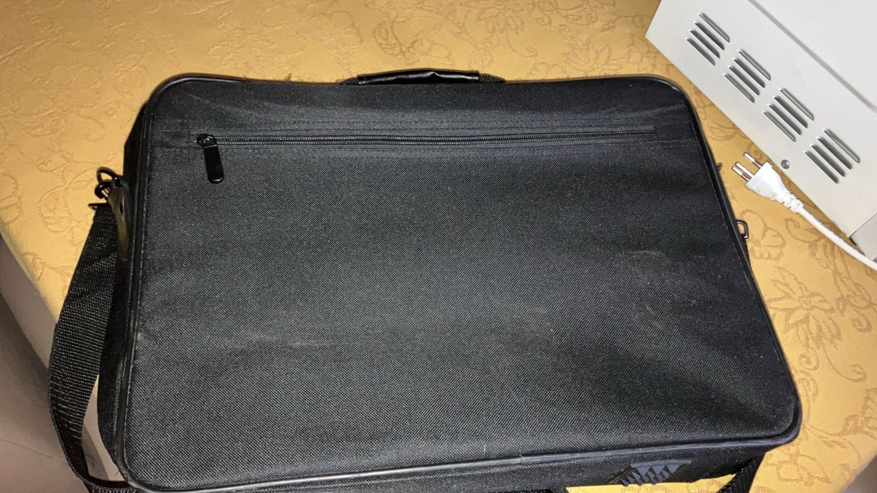Borse: Borsa porta laptop nera – Usato da Melano venduto da H-Sara 1