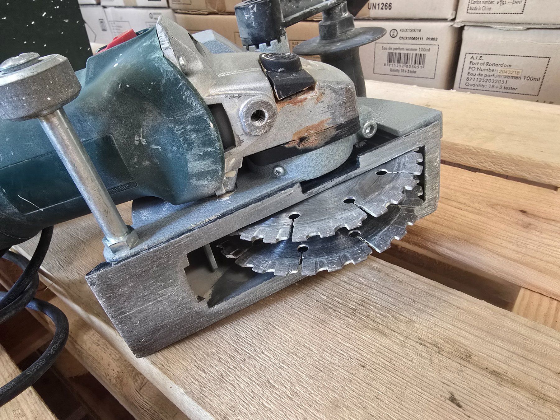 Metabo Tutti gli attrezzi: Profi Metabo MFE 30 Mauernutfräse mit Koffer ab 1.- – Usato da KRINAU venduto da Mio_Liqstyle 6