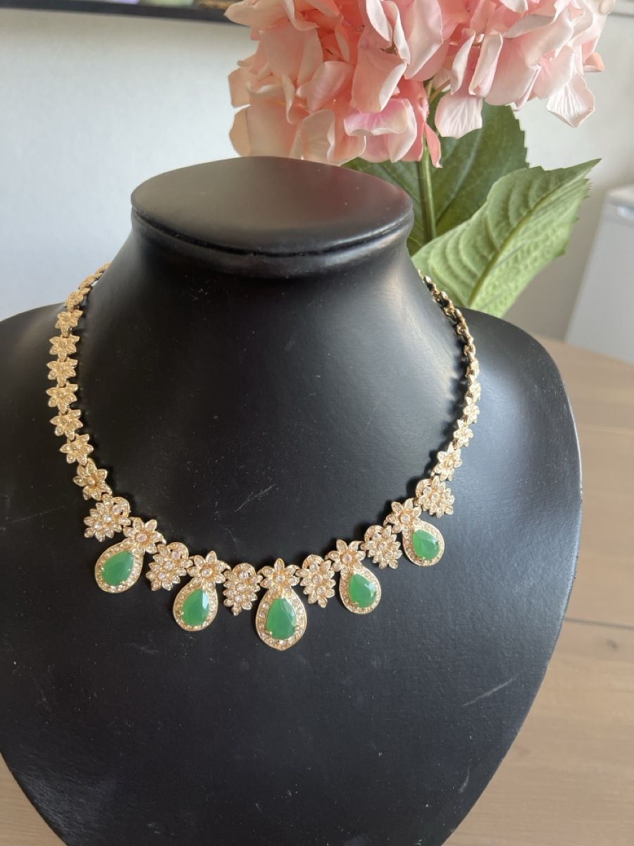 Ketten: Collier besetz mit Stein – Neu (gemäss Beschreibung) aus Seon von Sunny-Schmuck78