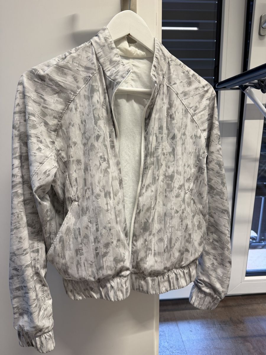 Lululemon Vestes: Lululemon Jacke  – D'occasion à Neerach par the_modern_mini 1