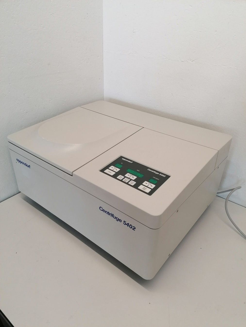 Accessori da laboratorio: EPPENDORF 5402 Centrifuge - gekühlt! – Usato da Niederdorf venduto da LeptonAG_Labor