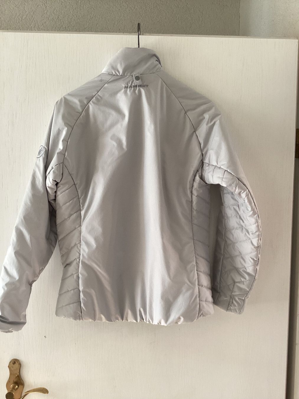 Mammut Giacche: Wunderschöne leichte hellgraue Mammut Jacke – Nuovo (secondo la descrizione) da Unterkulm venduto da Lunchen11 3