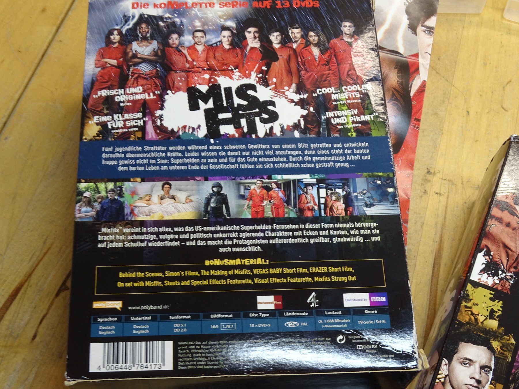 Alle DVDs: MisFits,  Komplette Staffel 1-5, Box mit Poster – Gebraucht aus Wohlen AG von Bricktoys 2