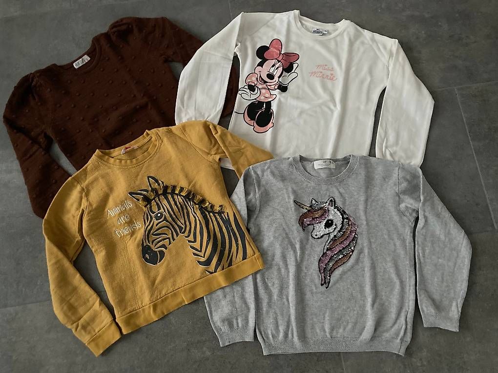 Lotti & Set di vestiti: 4er Set Pullover, teils ungetragen (Gr. 134/140) – Nuovo (secondo la descrizione) da Hettlingen venduto da rselchi