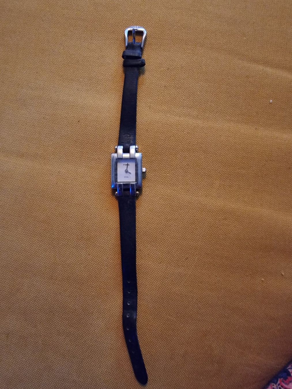 Guess Orologi: Fossil, Guess, Citizen Damenuhr – Usato da Meilen venduto da metzi08 3
