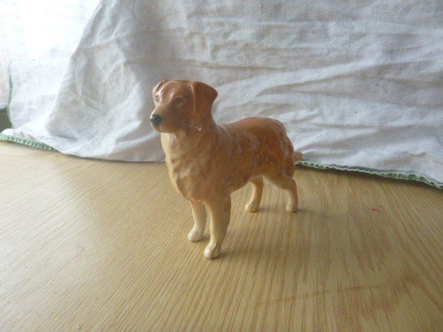 Figuren: Porzellanhunde – Gebraucht aus Neu St. Johann von Isputnik 1