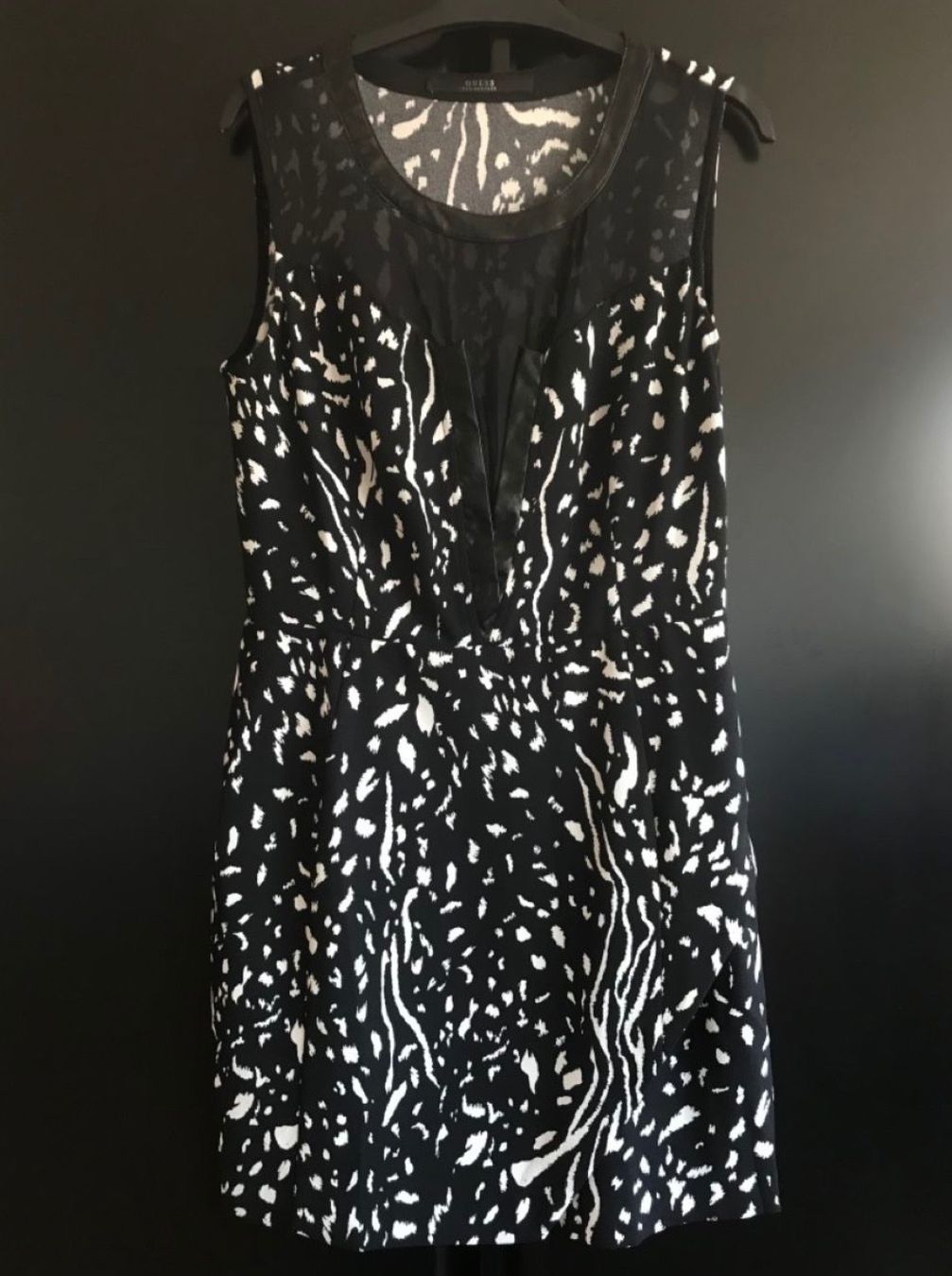 Guess Vestiti: Robe d'été GUESS, noire et blanche, taille M – Usato da Estavayer-le-lac venduto da kmorosini 1