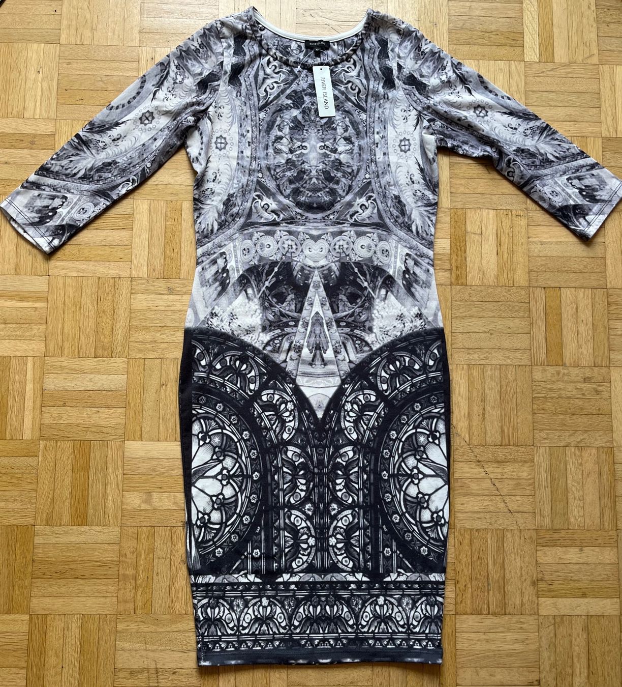 Vestiti: New  dress ( style McQueen )size S – Nuovo (secondo la descrizione) da Chêne-Bougeries venduto da Seetooyoo 9