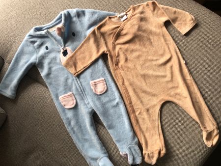 2 Baby Pyjamas (2 sizes, 6-12 M)