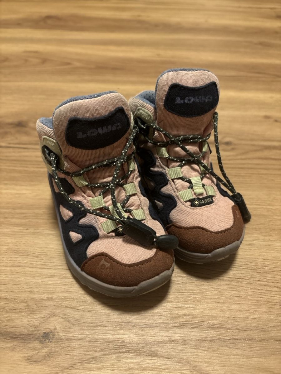 Lowa Scarpe per ragazzi: Namuk Lowa Wanderschuhe, Grösse 23 – Usato da Menzingen venduto da alexandra-j