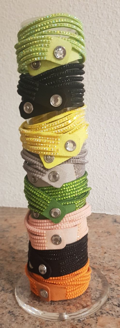 Bracciali & Braccialetti: Plexiglas Austeller mit 8 Armbändern – Nuovo (secondo la descrizione) da Figino venduto da mayam63 1