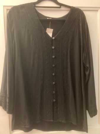 Schwarze Viscose Bluse, Grösse S-M, Neu mit Etikett!