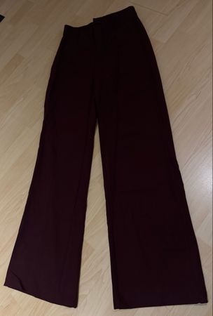 Bershka Hose, Weinrot, Grösse 34