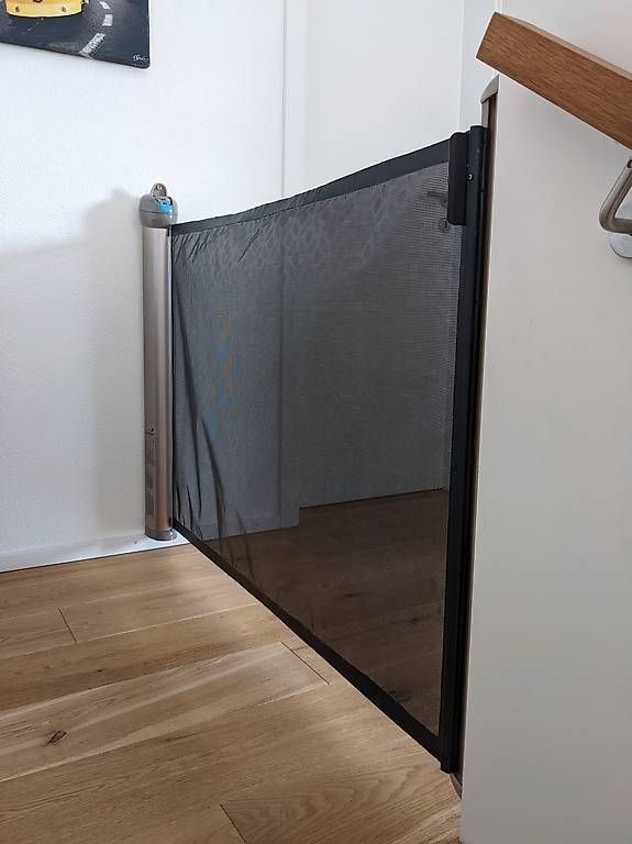 Box & Barriere di sicurezza: Tür und Treppenschutzgitter – Usato da Grabs venduto da Corisch 1