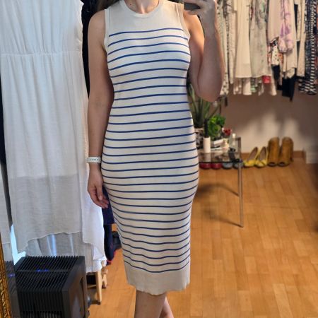 Creme Kleid mit blauen Streifen
