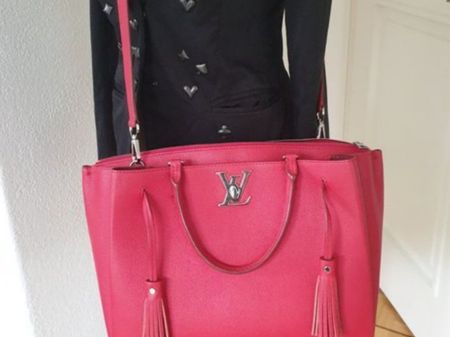 Louis Vuitton Lockmeto Schultertasche in Rot und Silber