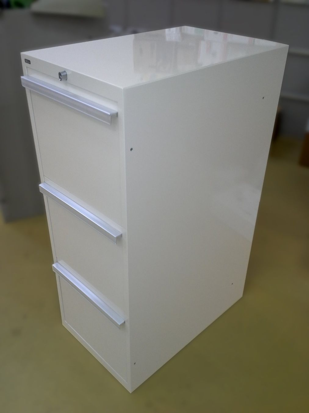 Bigla Armadi: Armoire métallique pour classement – Usato da La Chaux-de-Fonds venduto da Cooltchaps 3