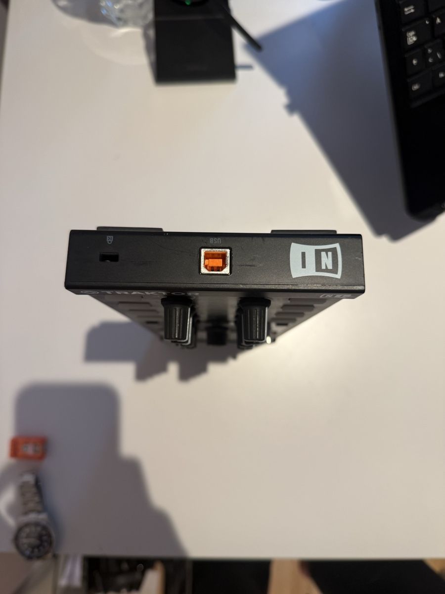 Sistema di controllo: DJ Controller Native Instruments Traktor Kontrol X1 MK2 – Usato da St. Gallen venduto da ChJermann 2