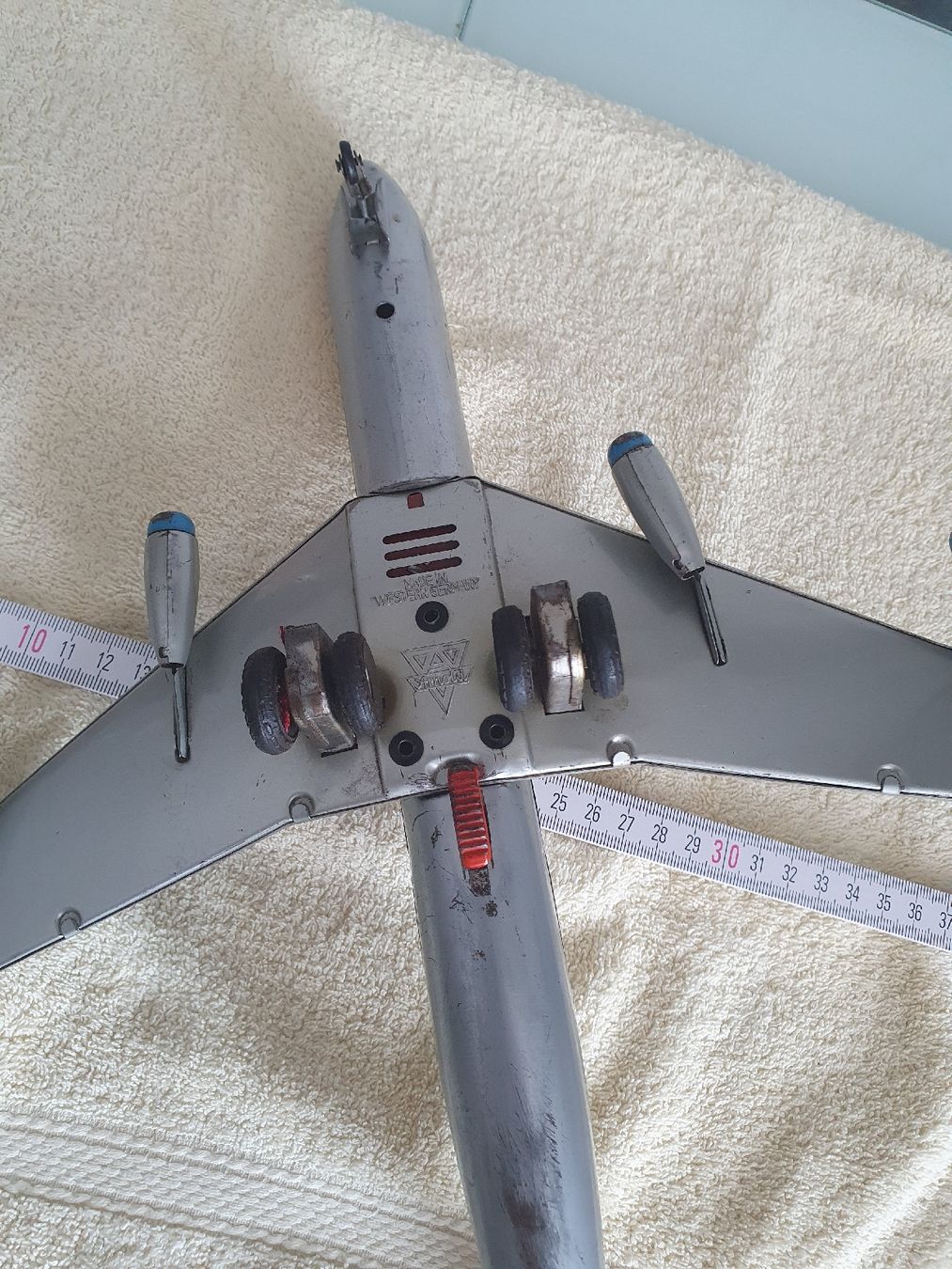Arnold Giocattoli: Blechflugzeug Swissair DC-8 von Arnold  – Usato da WUERENLOS venduto da Eeric 2