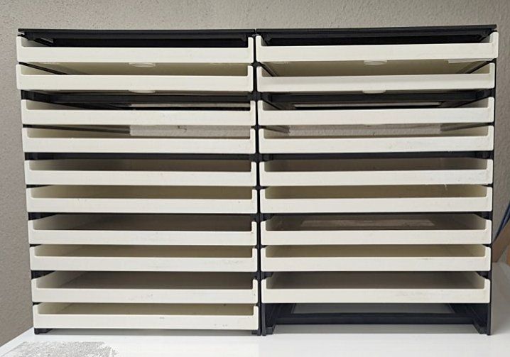 Scaffali: 2 Ablage-Elemente Schuladenboxen mit 10 bzw. 9 Schubladen. – Usato da Uetikon am See venduto da Tomarrani 2