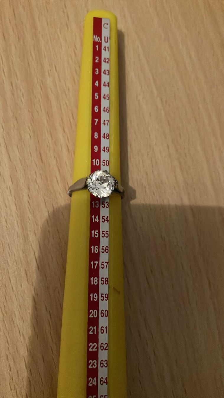 Anelli: Anello con grande strass – Usato da Melano venduto da H-Sara