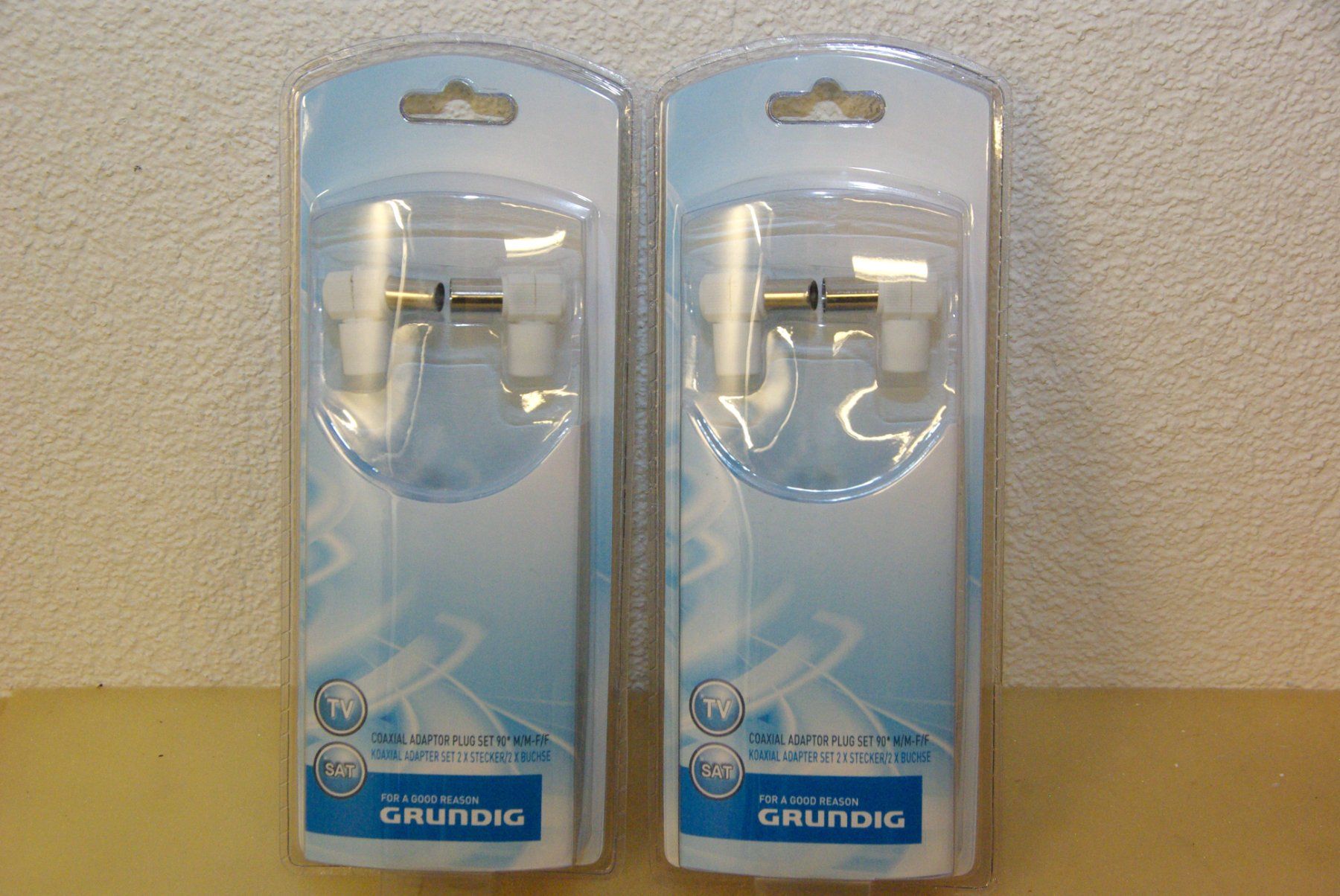 Grundig Unità & Adattatore: 2 pkt. Koaxial Adapter / Buchse - Stecker – Nuovo e nell'imballaggio originale da Herisau venduto da Cevianer1844
