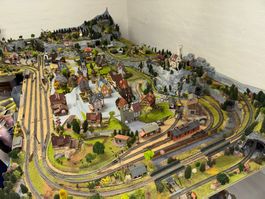 Eisenbahnanlage  Spur N 315x180, rechts teilw. 135 cm + Zube