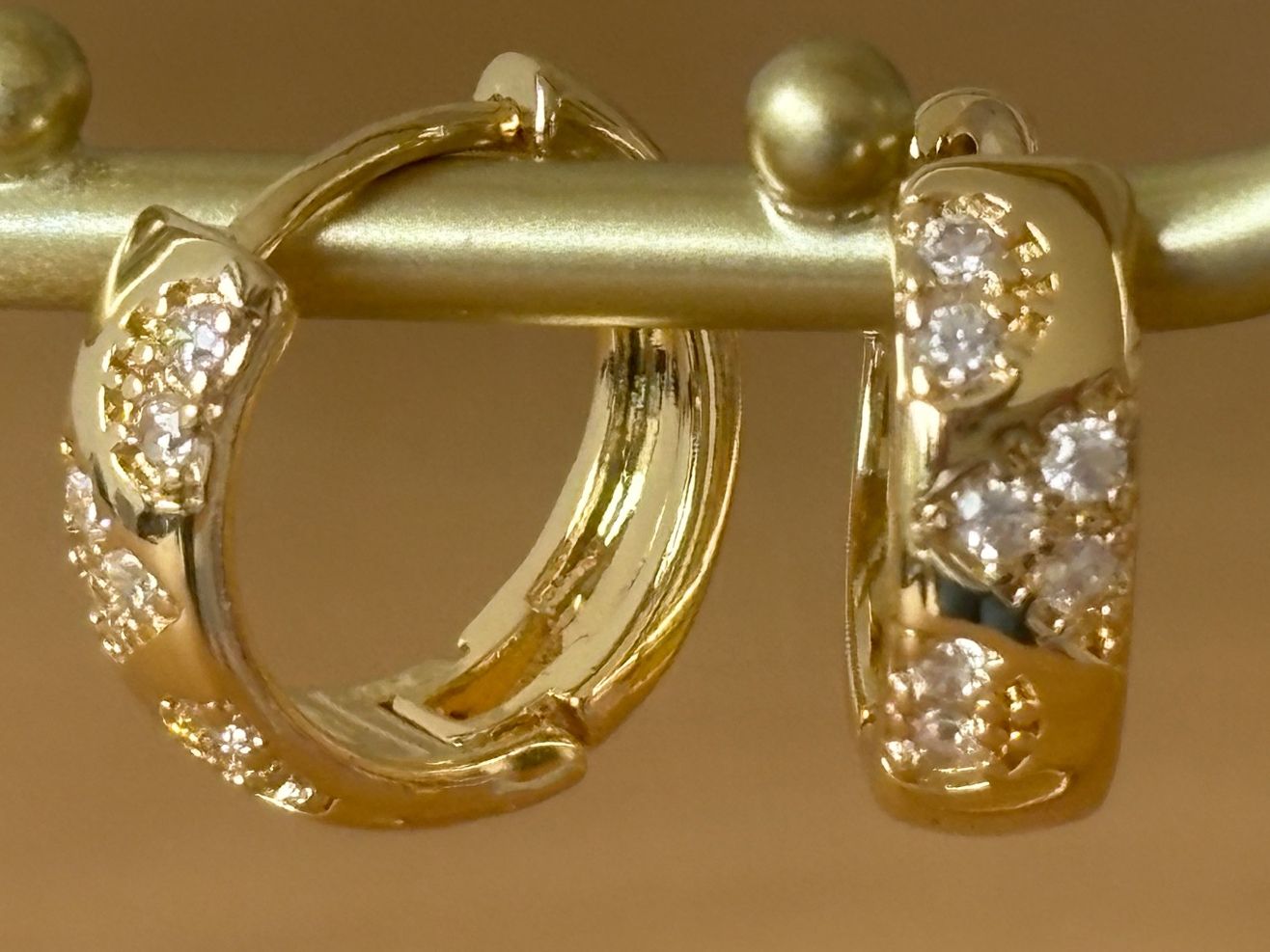 Ohrringe & -stecker: Luxus Elegante Mini Ohrstecker Farbe :Gold / Weiss – Neu (gemäss Beschreibung) aus Biel-Bienne von Roserosse13 8