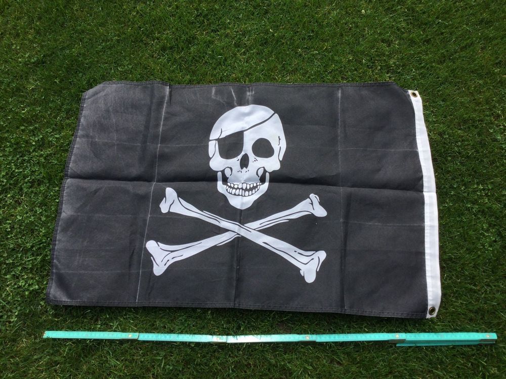 Piratenflagge 90x150 Cm – Aus Polyester-Seide, Mit Ösen, Ideal Für Garten & Party