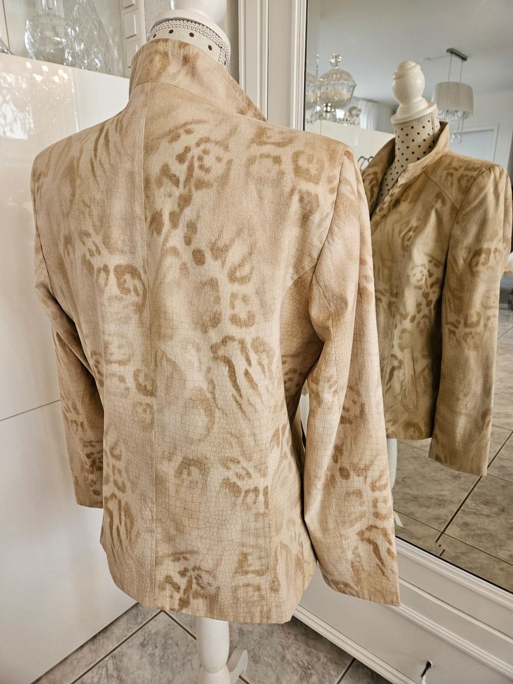 Giacche: Bequeme Jacke Blazer Grösse 38 Beige Leopardmuster – Usato da Gossau ZH venduto da fashiontwo 3
