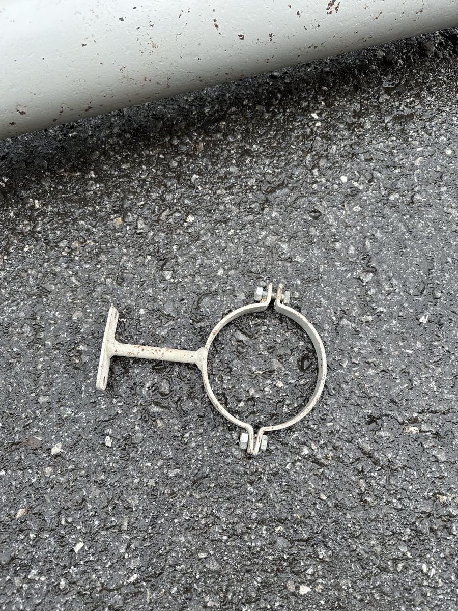 Rohre & Schläuche: Metallrohr mit Halterung – Gebraucht aus Schwende von weesli 1