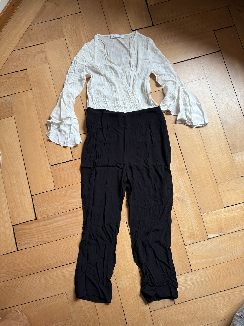 Zara Tute: ZARA - Jumpsuit schwarz-weiss M – Usato da Zürich venduto da Diazaio