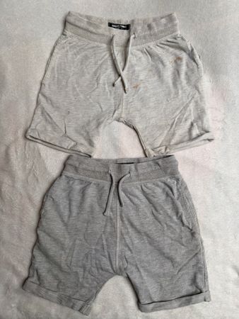 2 kurze Hosen Next grau Grösse 104 cm gebraucht