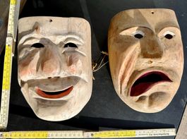 2 alte handgeschnitzten Masken
