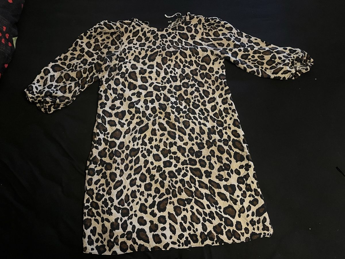 Vestiti: Kleid mit Leo Muster Grösse S  – Nuovo (secondo la descrizione) da Olten venduto da sae_82z2