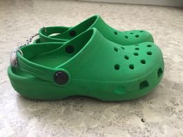 Crocs Clogs grün Grösse C13 (32/33)guter gebrauchter Zustand