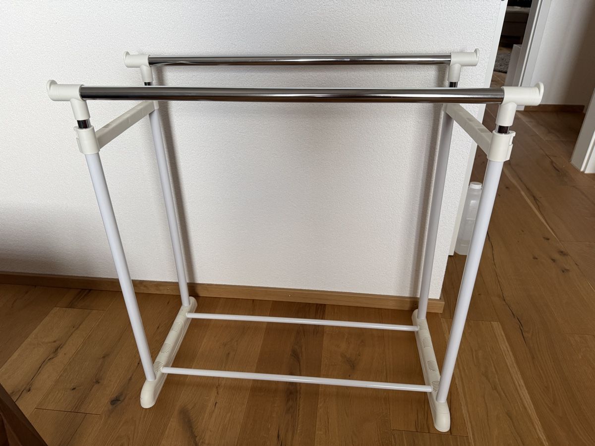 Guardaroba: Kleiderständer weiss/chrom Metall weiss – Usato da Schönholzerswilen venduto da mela7 3