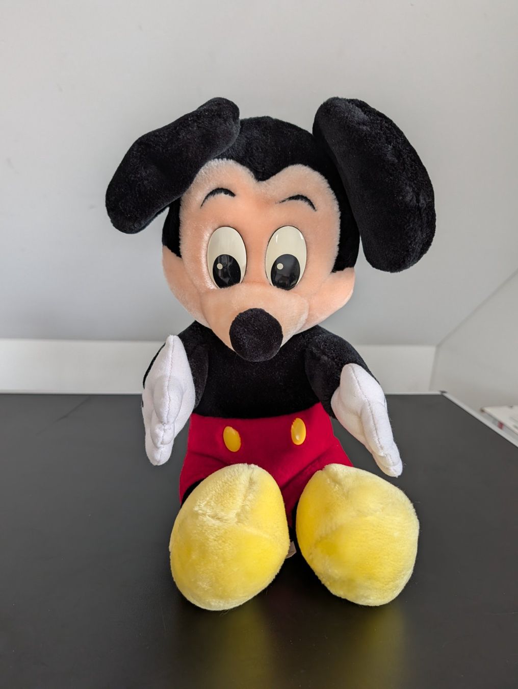 Disney Spielzeuge: Mickey Mouse Stofftier, ca. 40cm gross im sitzen – Gebraucht aus Herisau von apo_bxx7