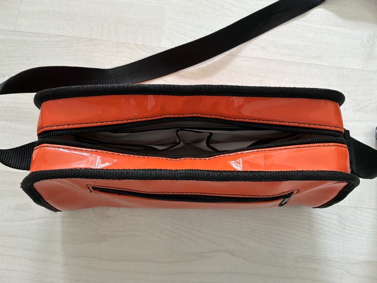 Zanotti Taschen: Handtasche / Crossbody Zanotti, organges Lackmaterial – Gebraucht aus Bremgarten AG von Belana0 2