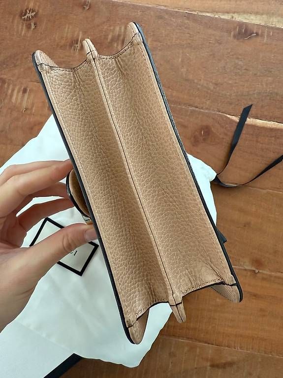Gucci Taschen für Damen: Gucci Umhängetasche mit Goldkette – Gebraucht aus Basel von Mariaberi 3
