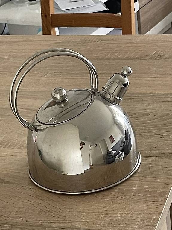 Bouilloires électriques: Wasserkessel mit Trillerpfeife  – D'occasion à Basel par Make-up-lover