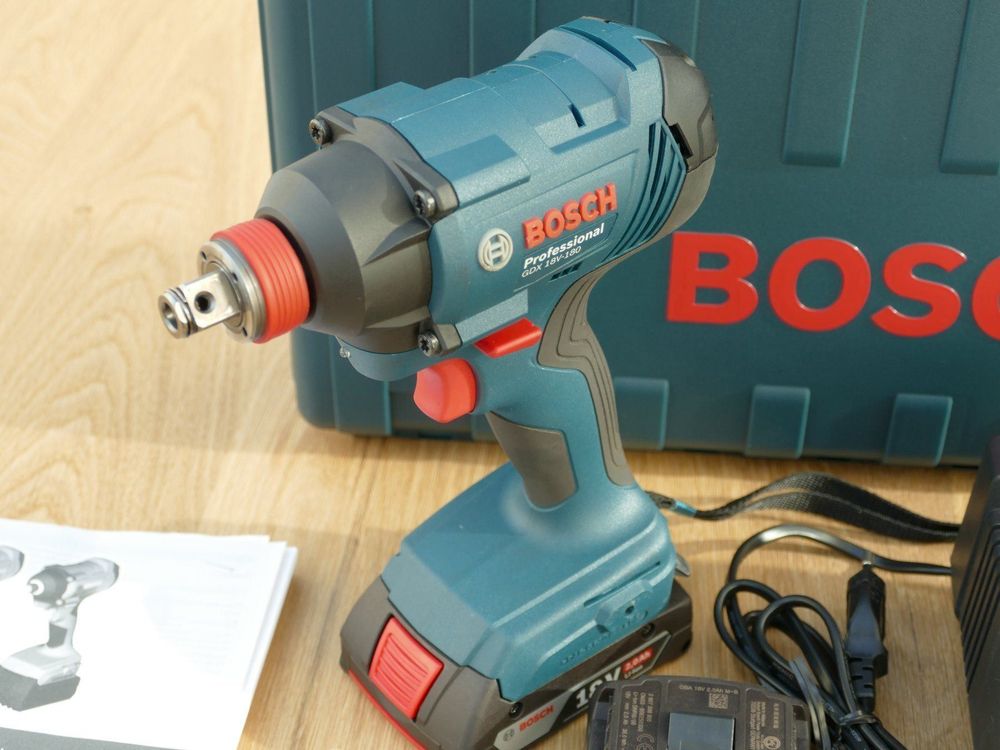 BOSCH SDMSD32 32-teiliges Schlagschrauber-Bit-Set Im Koffer - Mit Getriebenen Bits Für Extrem Lange Lebensdauer