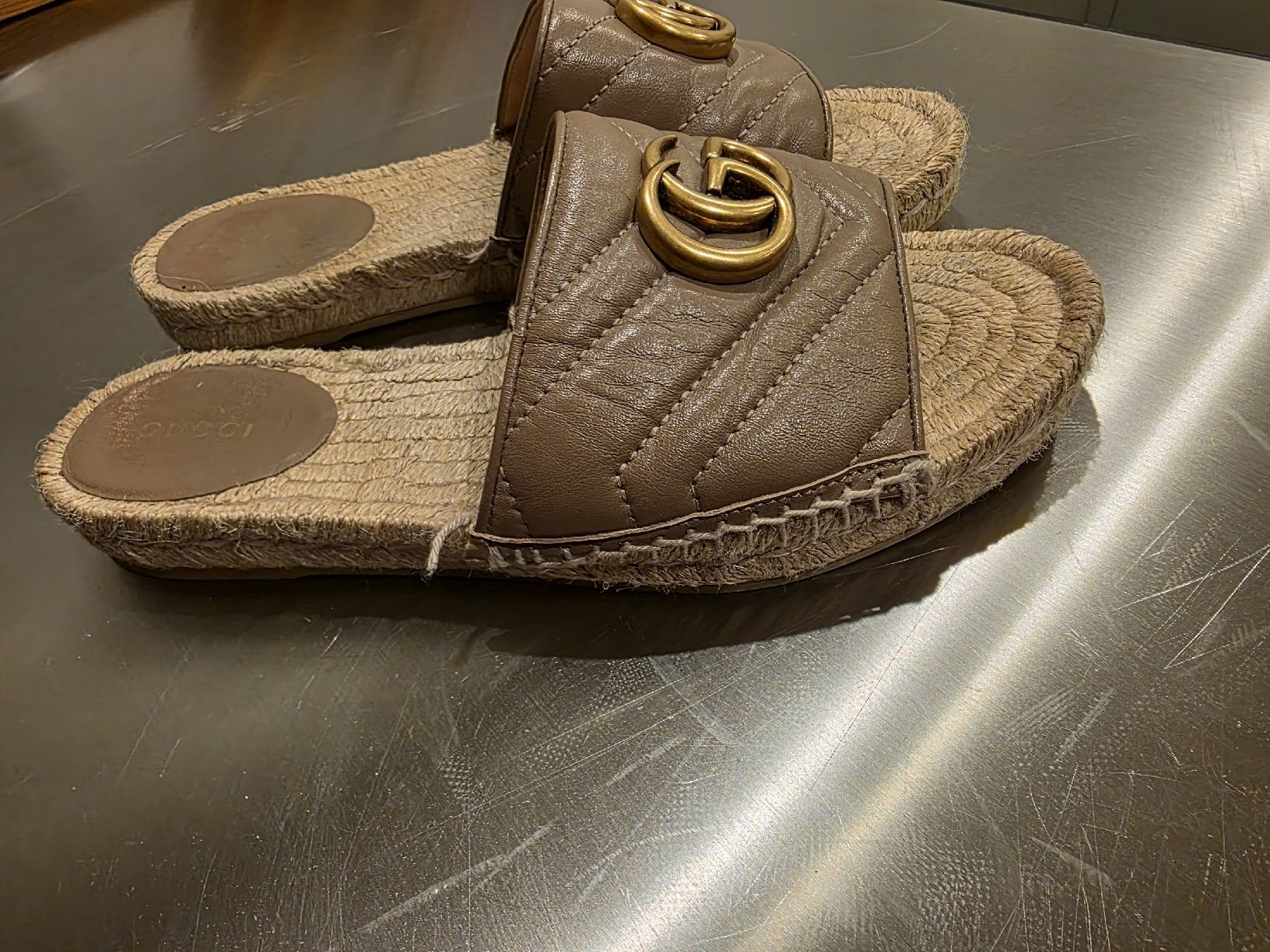 Gucci Damenschuhe: Gucci Pantoletten Leder Grösse 36.5 gebraucht – Gebraucht aus Wolfertswil von Antiko 5