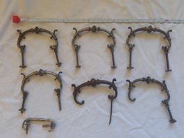Lot de 7 poignées anciennes en métal avec accessoires