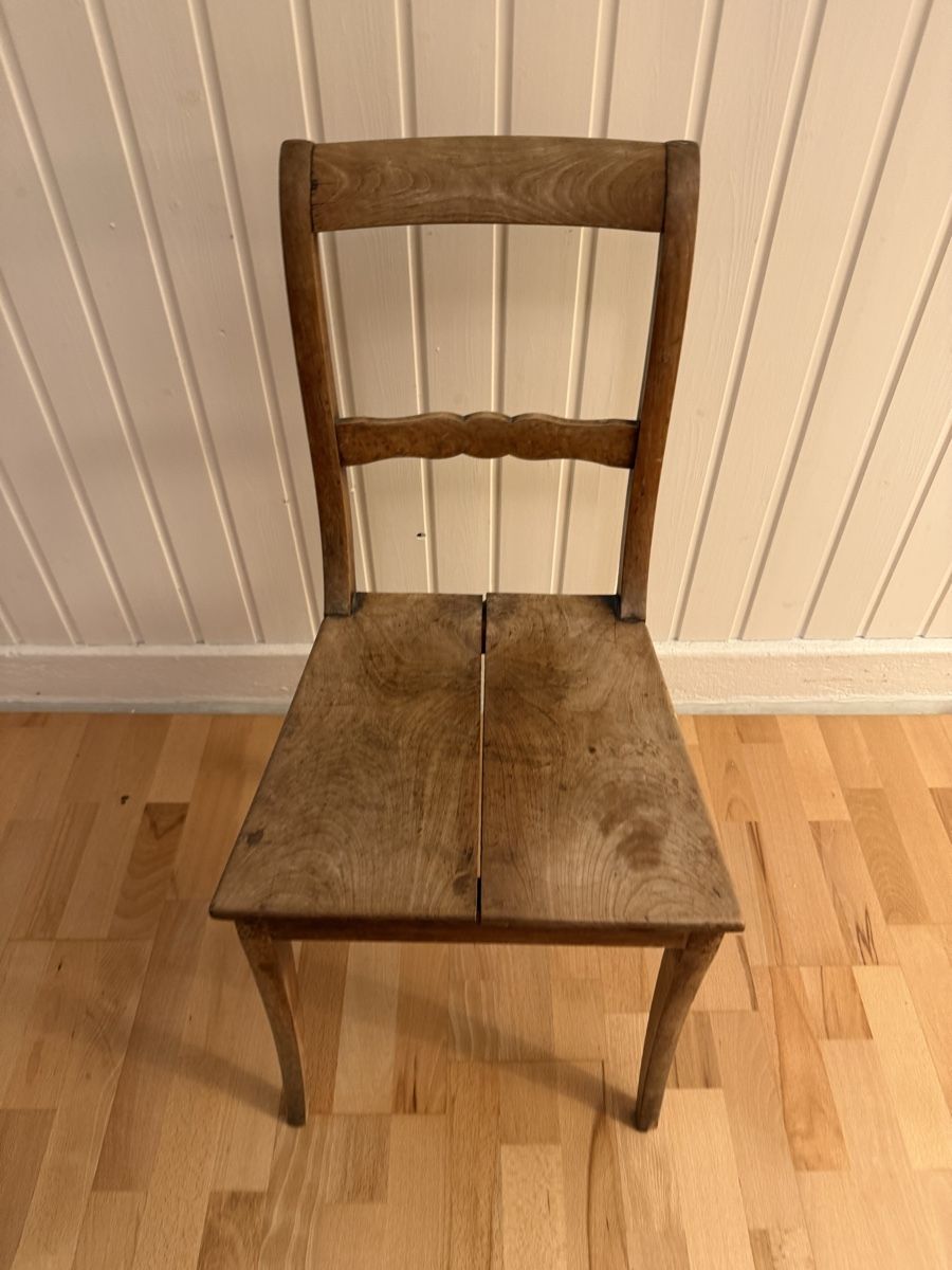 Sedie: Antiker Biedermeier Holzstuhl mit Säbelbeinen – Usato da Bern venduto da Moowee