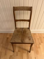 Antiker Biedermeier Holzstuhl mit Säbelbeinen